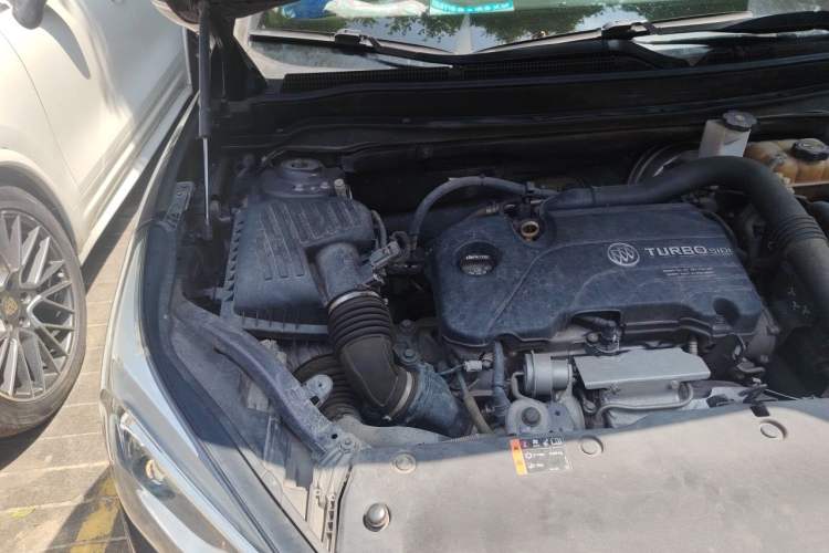 Used Buick Envision 2018 20T Two-Wheel-Drive Elite Model Engine Bay Right