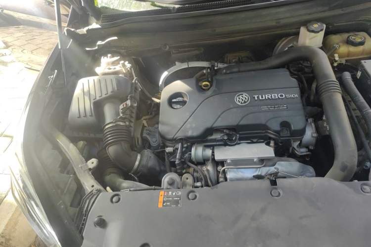 Used Buick Envision 2018 20T Two-Wheel Drive Luxury Model Engine Bay Right