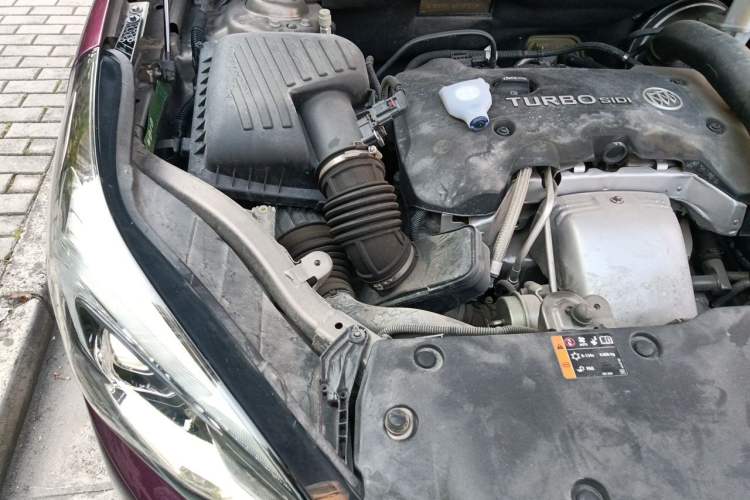 Used Buick Envision 2018 28T Four-Wheel Drive Luxury Model Engine Bay Right
