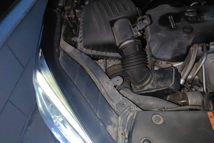 Used Buick Envision 2018 28T Four-Wheel Drive Luxury Model Engine Bay Right