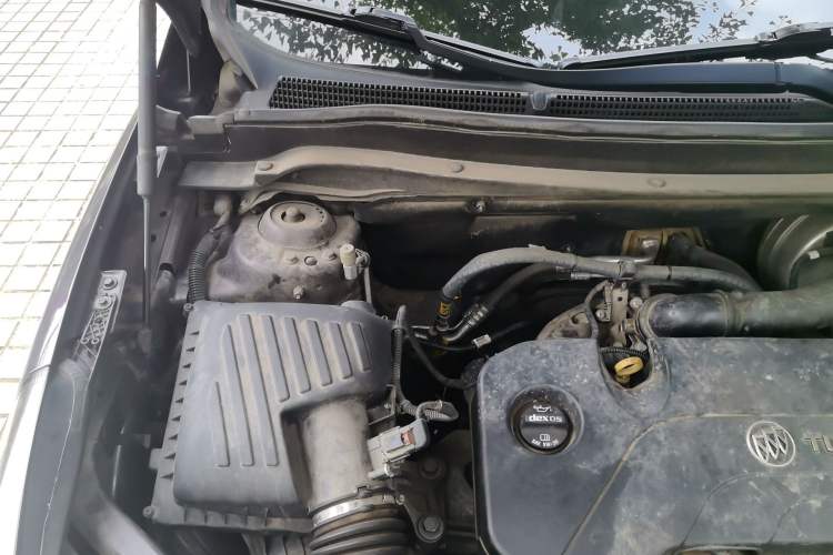 Used Buick Envision 2018 20T Two-Wheel-Drive Elite Model Engine Bay Right