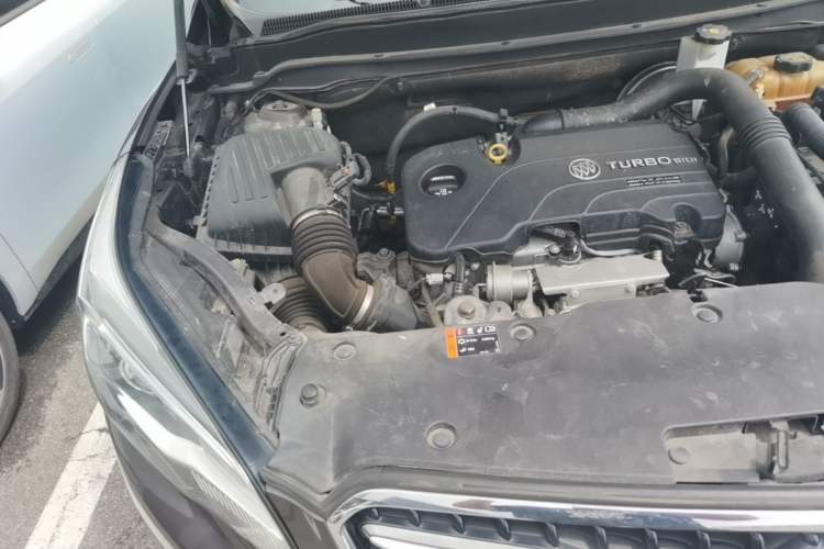 Used Buick Envision 2018 20T Two-Wheel-Drive Elite Model Engine Bay Right