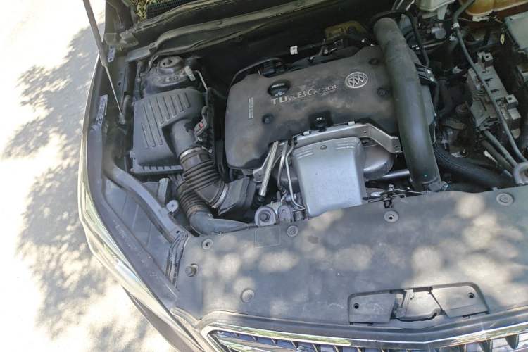 Used Buick Envision 2018 28T Four-Wheel Drive Elite Version Engine Bay Right
