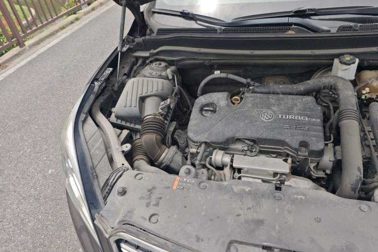 Used Buick Envision 2018 20T Two-Wheel Drive Luxury Model Engine Bay Right