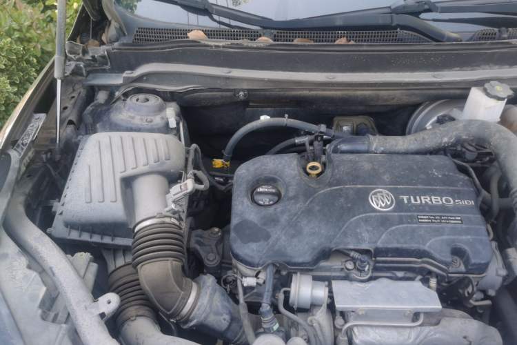 Used Buick Envision 2018 20T Two-Wheel-Drive Elite Model Engine Bay Right