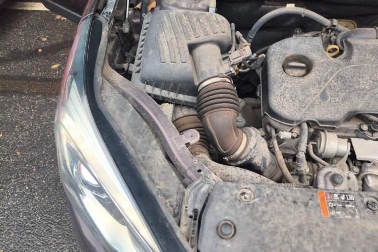 Used Buick Envision 2018 20T Two-Wheel Drive Luxury Model Engine Bay Right