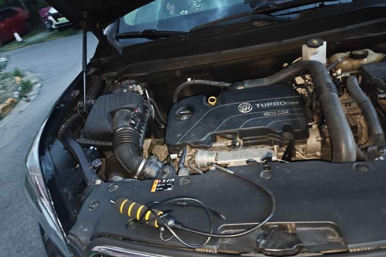 Used Buick Envision 2018 20T Two-Wheel-Drive Elite Model Engine Bay Right