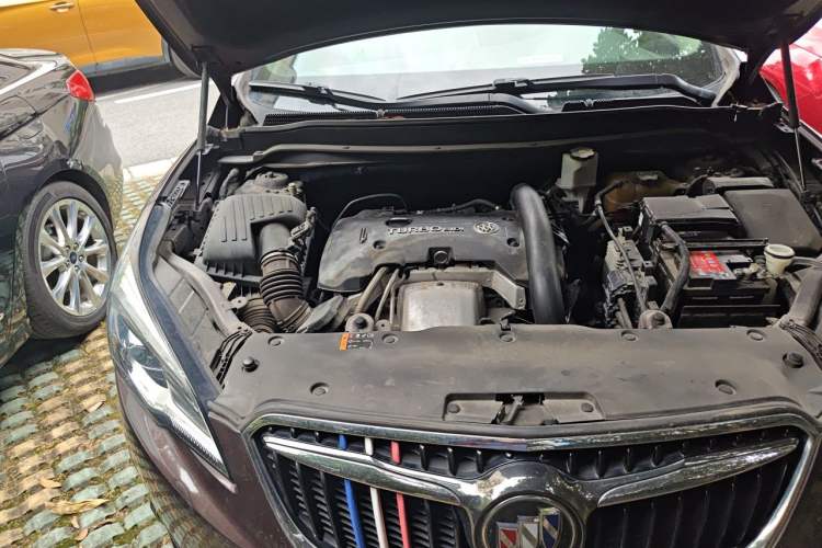 Used Buick Envision 2018 28T Four-Wheel Drive Luxury Model Engine Bay Right
