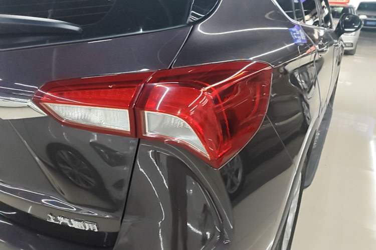 Used Buick Envision 2018 20T Two-Wheel Drive Luxury Model Exterior 3