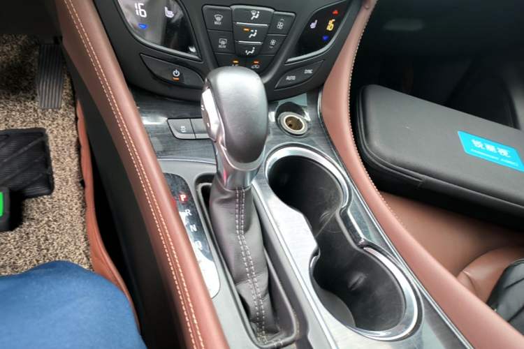 Used Buick Envision 2018 28T Four-Wheel Drive Elite Version Gear Lever