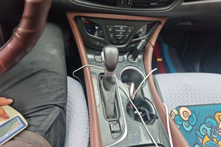 Used Buick Envision 2018 28T Four-Wheel Drive Elite Version Gear Lever