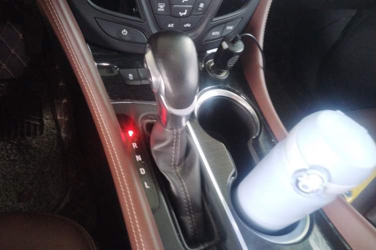 Used Buick Envision 2018 28T Four-Wheel Drive Elite Version Gear Lever