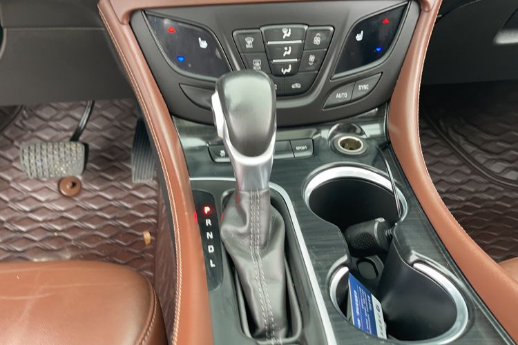 Used Buick Envision 2018 28T Four-Wheel Drive Elite Version Gear Lever