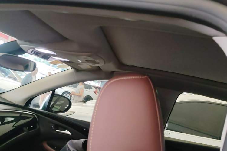 Used Buick Envision 2018 28T Four-Wheel Drive Elite Version Headliner