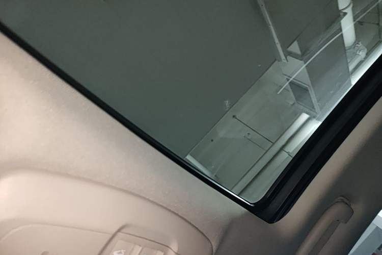 Used Buick Envision 2018 20T Two-Wheel-Drive Elite Model Headliner