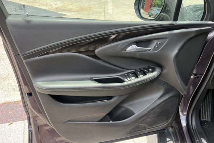 Used Buick Envision 2018 20T Two-Wheel-Drive Elite Model Interior 10