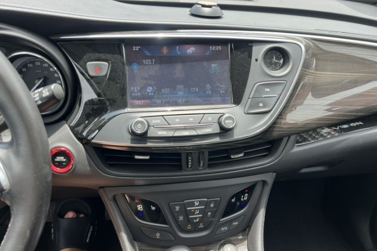 Used Buick Envision 2018 20T Two-Wheel-Drive Elite Model Interior 3