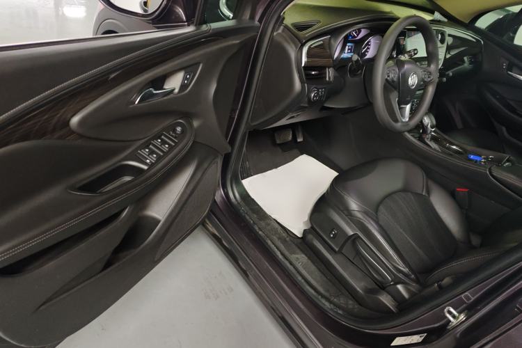 Used Buick Envision 2018 20T Two-Wheel-Drive Leading Model Interior 3