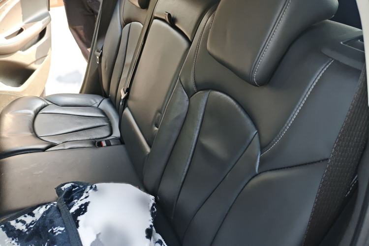 Used Buick Envision 2018 20T Two-Wheel-Drive Elite Model Interior 4