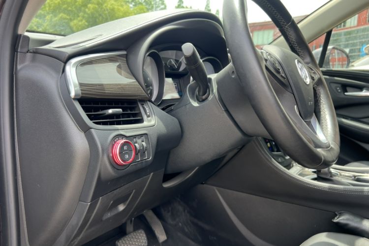 Used Buick Envision 2018 20T Two-Wheel-Drive Elite Model Interior 8