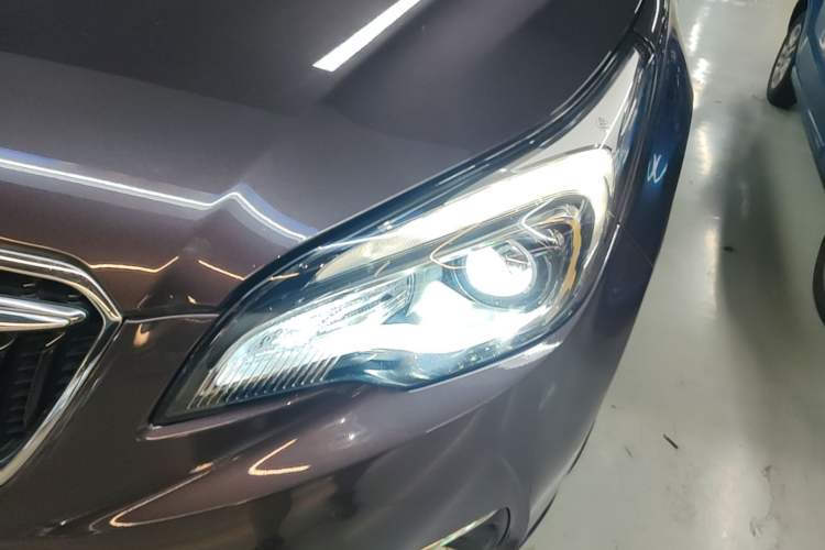 Used Buick Envision 2018 20T Two-Wheel-Drive Elite Model Left Front Headlight