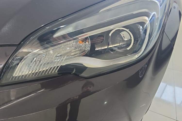 Used Buick Envision 2018 20T Two-Wheel-Drive Elite Model Left Front Headlight