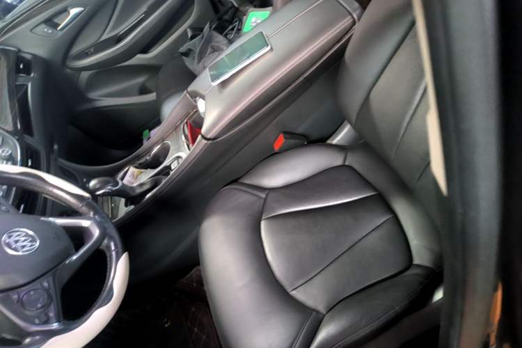 Used Buick Envision 2018 20T Two-Wheel-Drive Elite Model Left Front Seat