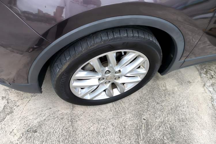 Used Buick Envision 2018 28T Four-Wheel Drive Elite Version Left Front Wheel Hub