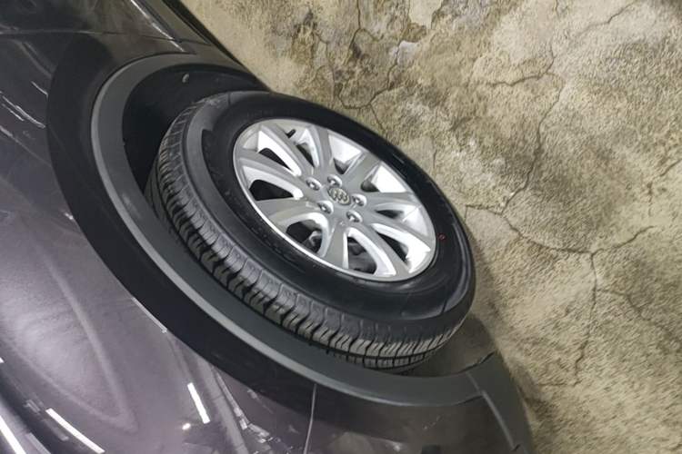 Used Buick Envision 2018 20T Two-Wheel-Drive Elite Model Left Front Wheel Hub