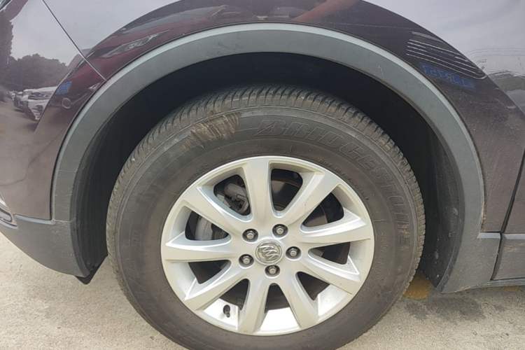 Used Buick Envision 2018 20T Two-Wheel Drive Luxury Model Left Front Wheel Hub