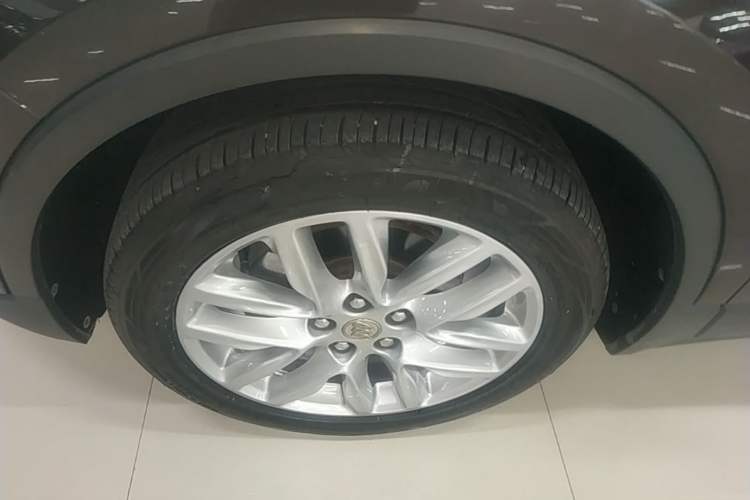 Used Buick Envision 2018 28T Four-Wheel Drive Elite Version Left Front Wheel Hub
