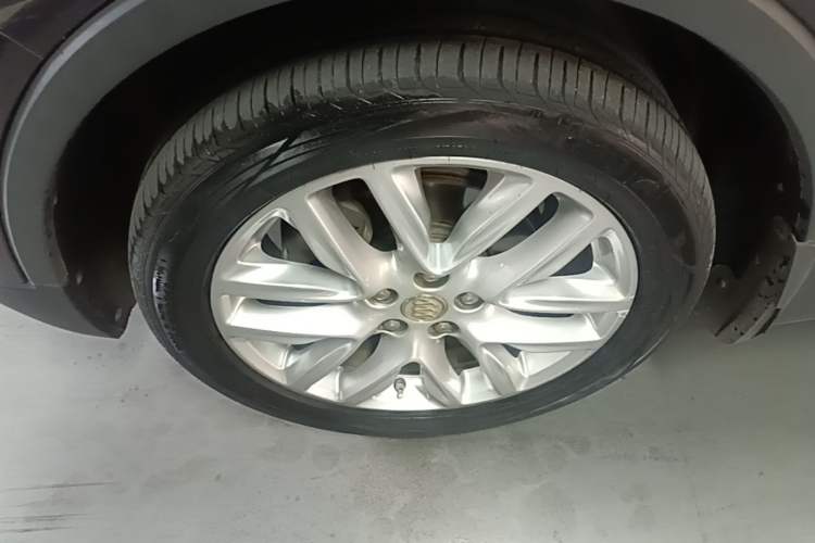 Used Buick Envision 2018 28T Four-Wheel Drive Elite Version Left Front Wheel Hub