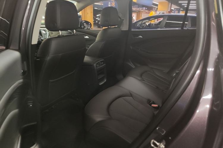 Used Buick Envision 2018 20T Two-Wheel-Drive Elite Model Left Rear Seat