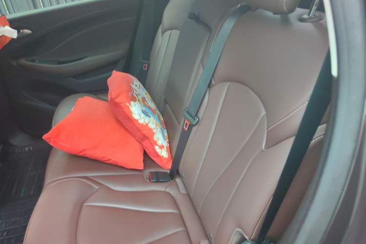 Used Buick Envision 2018 28T Four-Wheel Drive Luxury Model Left Rear Seat