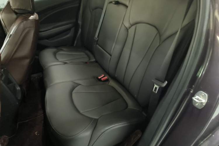 Used Buick Envision 2018 20T Two-Wheel-Drive Elite Model Left Rear Seat