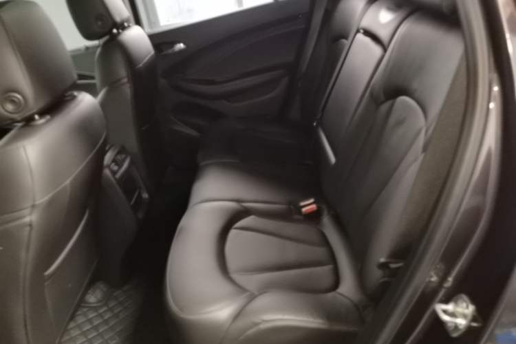 Used Buick Envision 2018 20T Two-Wheel-Drive Elite Model Left Rear Seat