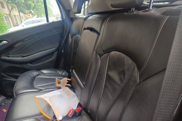 Used Buick Envision 2018 20T Two-Wheel-Drive Elite Model Left Rear Seat