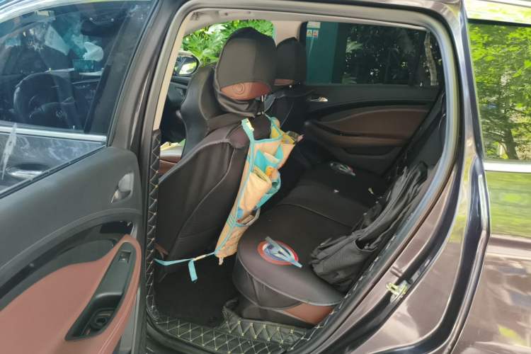Used Buick Envision 2018 20T Two-Wheel Drive Luxury Model Left Rear Seat