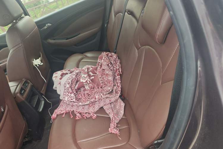 Used Buick Envision 2018 20T Two-Wheel Drive Luxury Model Left Rear Seat