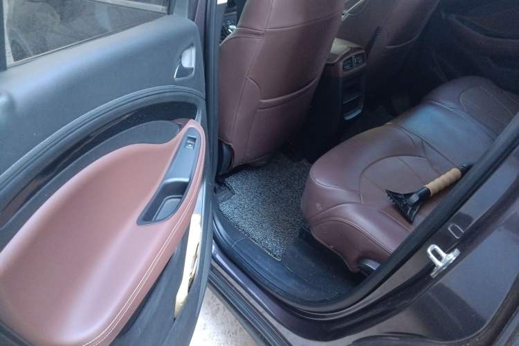 Used Buick Envision 2018 28T Four-Wheel Drive Luxury Model Left Rear Seat