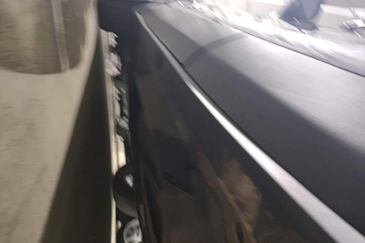 Used Buick Envision 2018 20T Two-Wheel-Drive Elite Model Left Side Sill