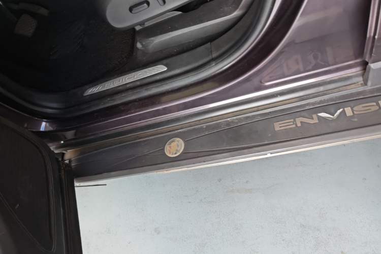 Used Buick Envision 2018 20T Two-Wheel-Drive Elite Model Left Side Sill