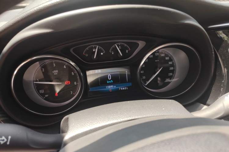 Used Buick Envision 2018 20T Two-Wheel-Drive Elite Model Odometer Close Up