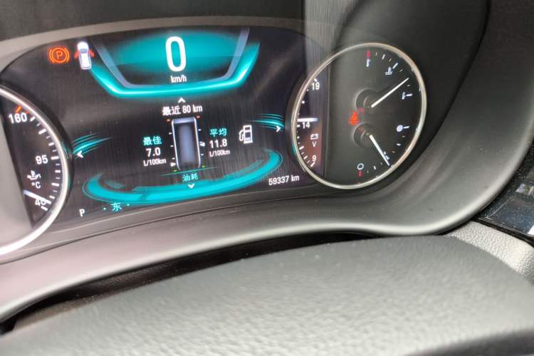 Used Buick Envision 2018 28T Four-Wheel Drive Luxury Model Odometer Close Up