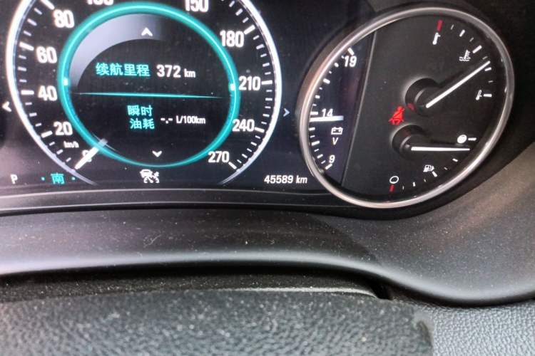 Used Buick Envision 2018 28T Four-Wheel Drive Luxury Model Odometer Close Up