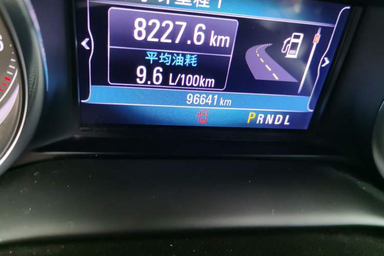 Used Buick Envision 2018 20T Two-Wheel-Drive Elite Model Odometer Close Up