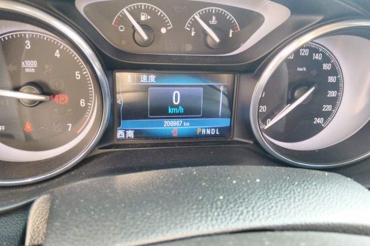 Used Buick Envision 2018 20T Two-Wheel Drive Luxury Model Odometer Close Up