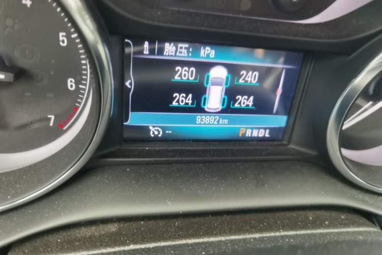 Used Buick Envision 2018 20T Two-Wheel-Drive Elite Model Odometer Close Up