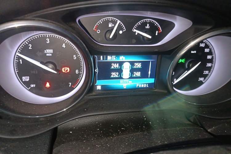 Used Buick Envision 2018 28T Four-Wheel Drive Elite Version Odometer Close Up