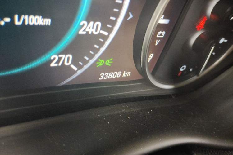 Used Buick Envision 2018 28T All-Wheel-Drive Versatile Sports Flagship Model Odometer Close Up